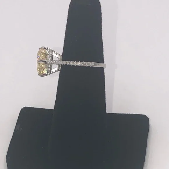 2.5ct Canary Radiant Cut Ring - Picture 11 of 17